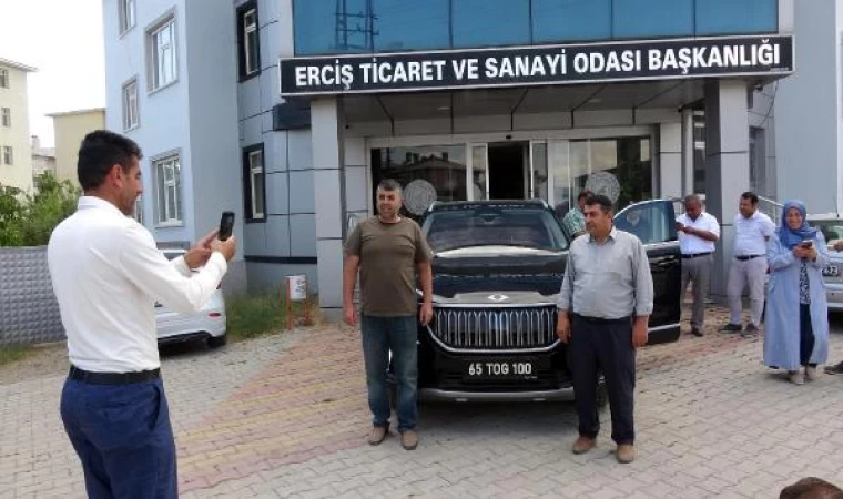 Erciş’te yerli otomobil Togg ile il olmaya dikkat çektiler