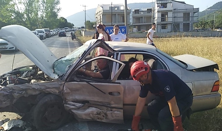 Erdekte trafik kazası: 6 yaralı