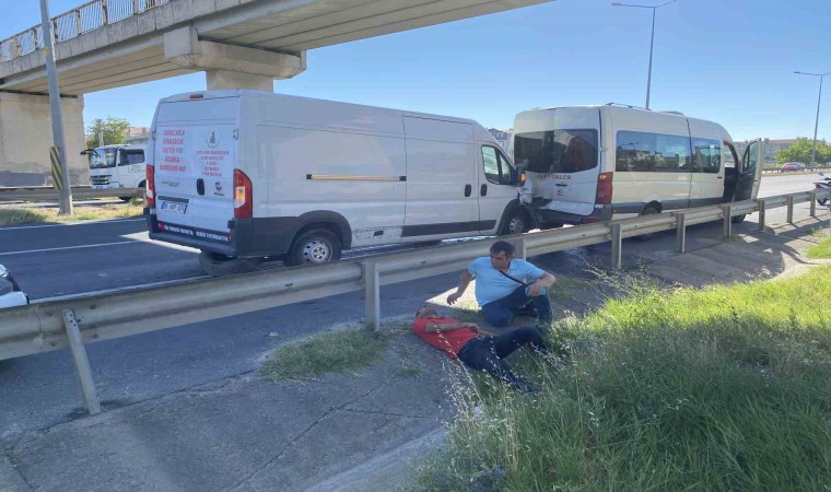 Ergenede trafik kazası: İşçi servisi şoförü yaralandı