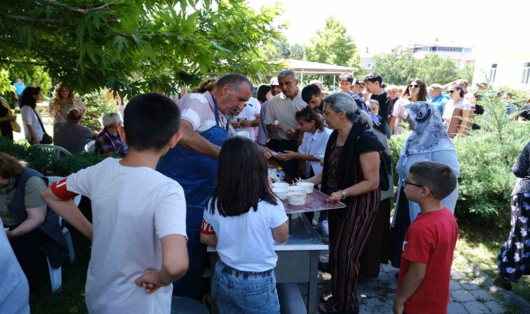 Erzincanda 6 bin kişilik aşure ikramı