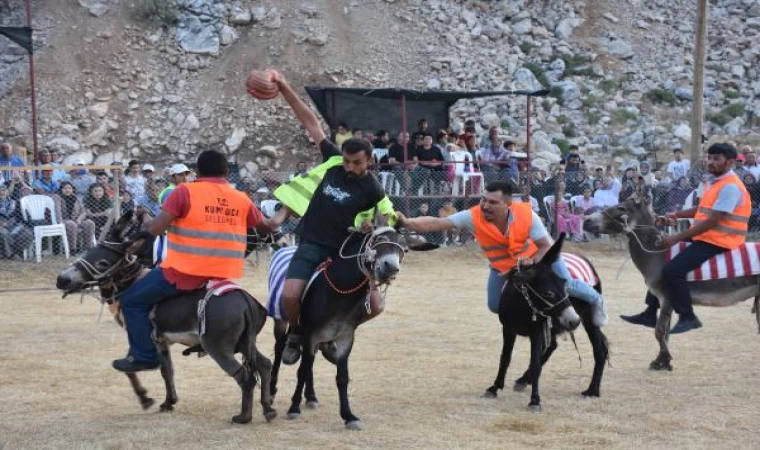 Eşek üzerinde ’Yörük futbolu’