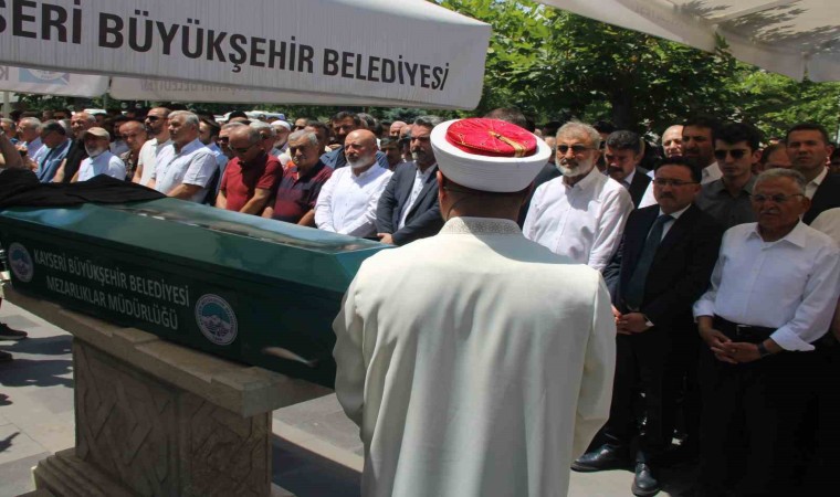 Eski Bakan Yıldızın babası toprağa verildi