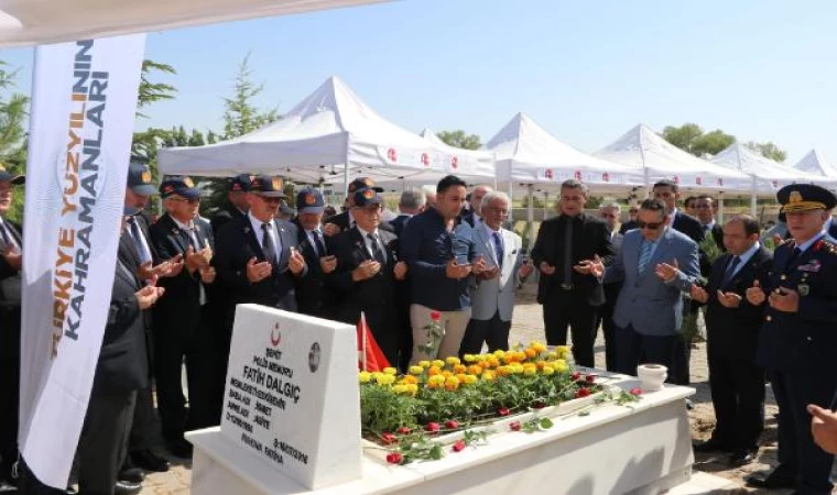 Eskişehir’de 15 Temmuz şehidi polis Fatih Dalgıç mezarı başında anıldı