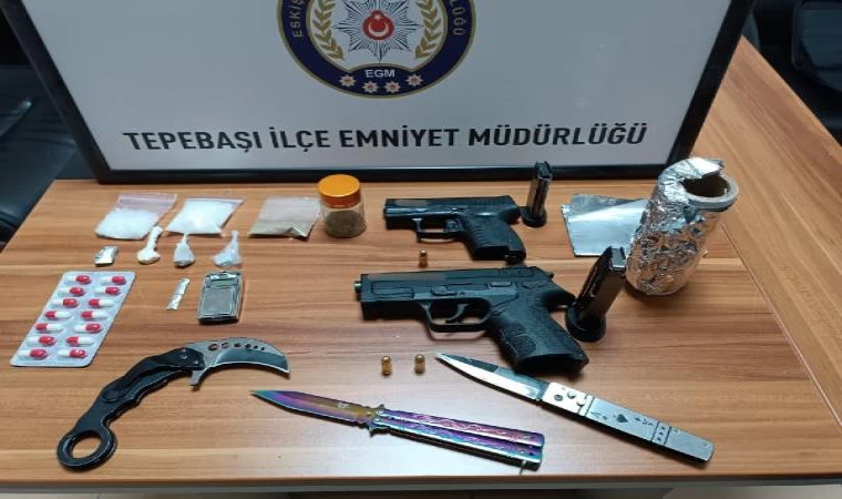 Eskişehir’de, aranan 2 şüpheli apart dairede yakalandı