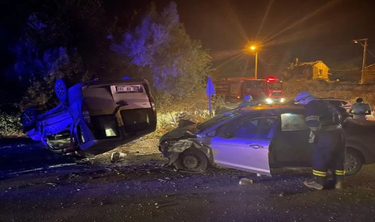 Eskişehir’de hafif ticari araç ile otomobil çarpıştı: 1’i ağır 6 yaralı