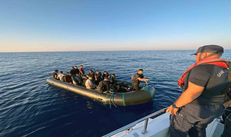 Fethiyede 21 düzensiz göçmen kurtarıldı