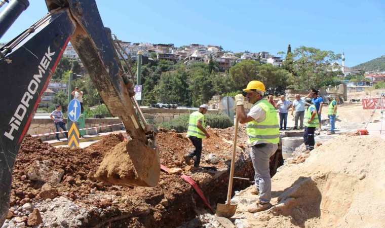 Finike Kanalizasyon Şebeke Hattı inşaatında sona gelindi