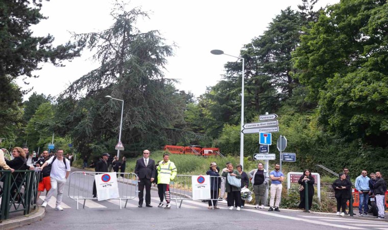 Fransada polis kurşunuyla ölen genç defnedildi