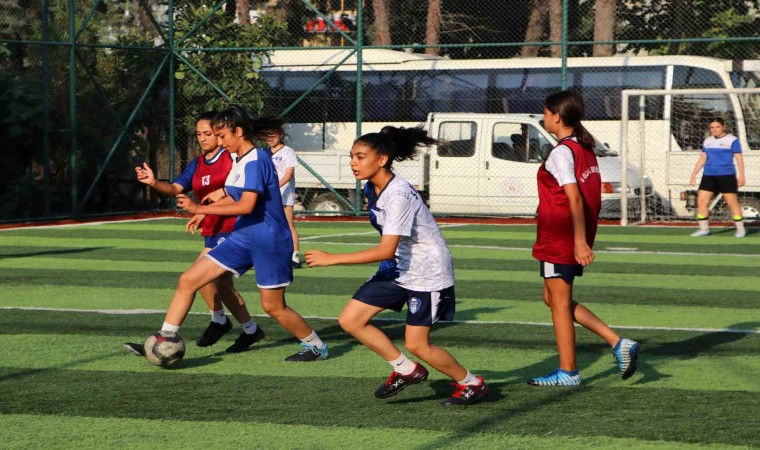 Futbol aşkına 200 kilometre yol gidiyorlar