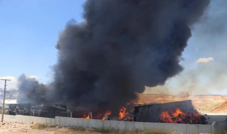 Gaziantep’te fabrika yangını; 10 kişi dumandan etkilendi (2)