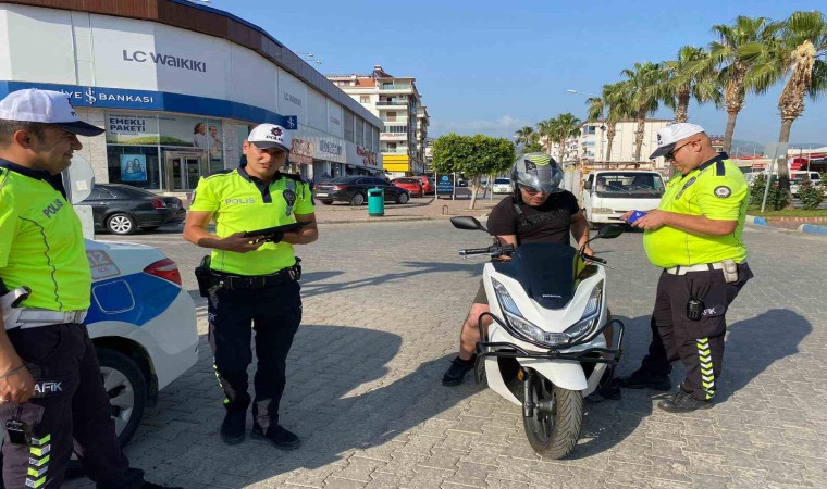 Gazipaşada polisten kask denetimi