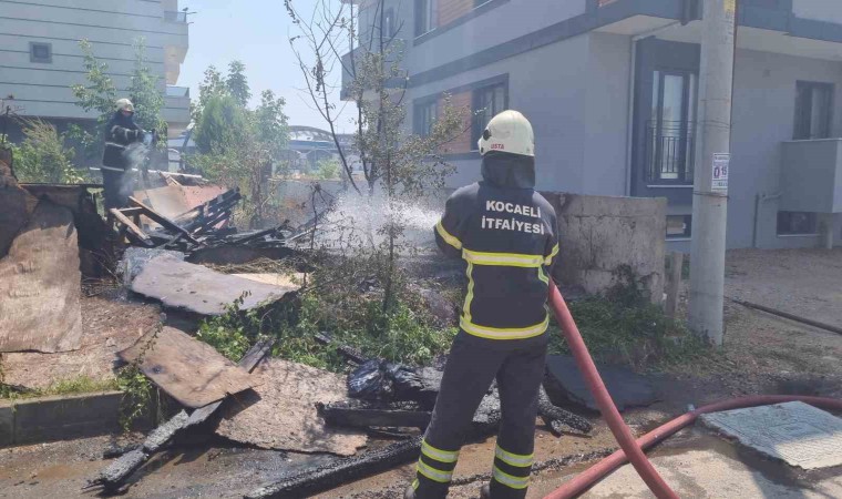 Gebzede barakada yangın çıktı