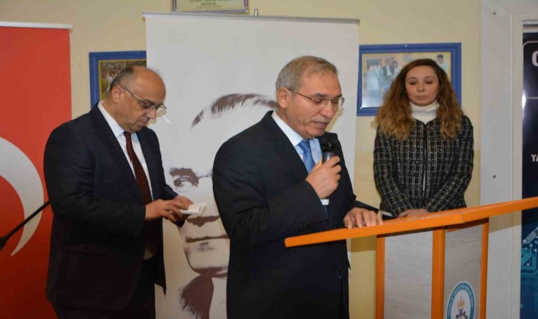 Gediz Yunus Emre Proje Mesleki ve Teknik Anadolu Lisesi metal bölümü öğrencileri yaz tatilini çalışarak geçiriyor