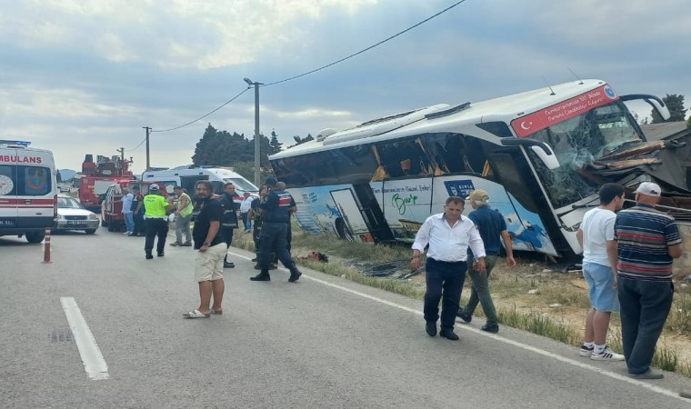 Geliboluda tur otobüsü kaza yaptı; 1 ölü, 8 yaralı