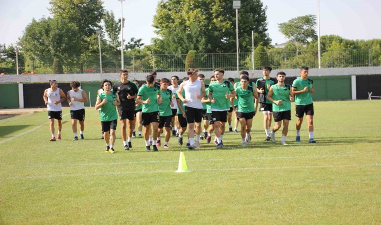 Genç Horozlar yeni sezon için sahaya indi