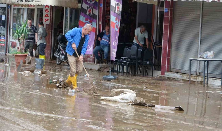 Giresun Valisi Ünlü: Pirazizde selde 39 vatandaş mahsur kaldıkları yerlerden kurtarıldı