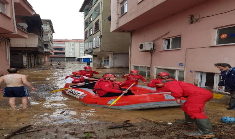 Giresun’da sağanak; dere taştı, evleri su bastı (2)