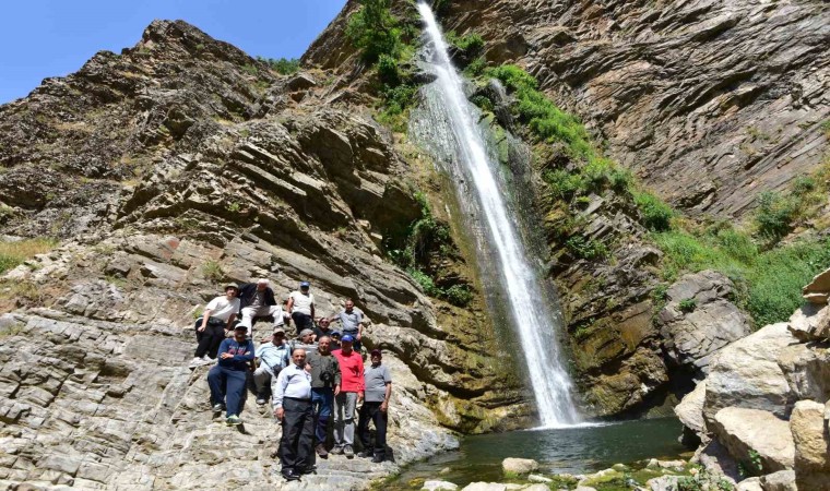 Gümüşkanat Şelalesi eşsiz manzarasıyla ilgi görüyor