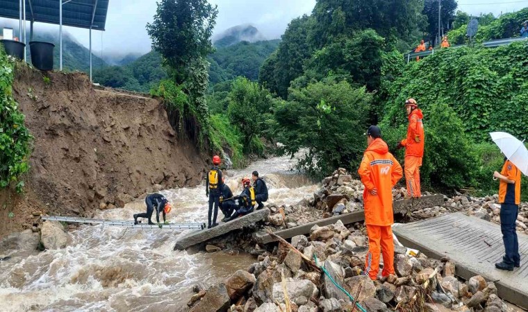 Güney Korede sel ve toprak kayması: 22 ölü, 14 kayıp