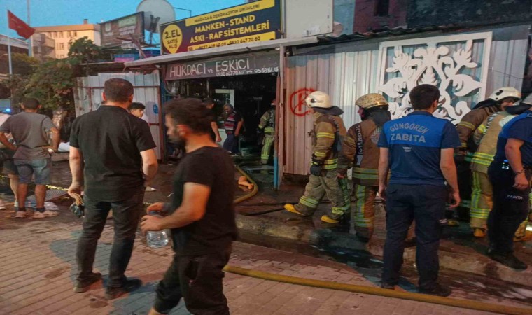 Güngörende ikinci el eşya dükkanı alev alev yandı