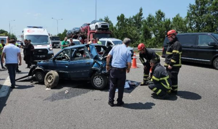 Hafif ticari araç, otomobile çarptı: 4’ü çocuk 9 yaralı