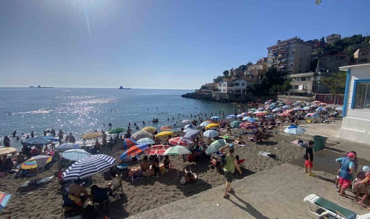 Halk plajına yoğun ilgi