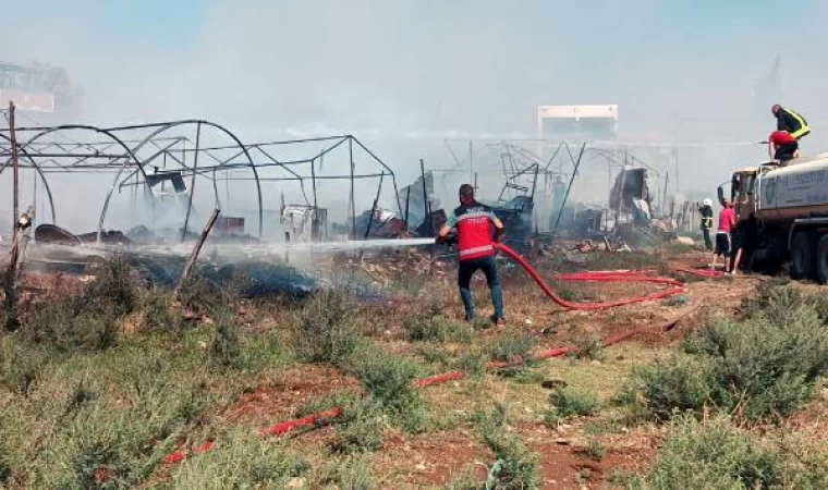 Hatay’da çadırkentte yangın; 50 çadır yandı