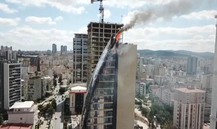 (Havadan fotoğraflar) Ataşehir’de iş merkezinde yangın