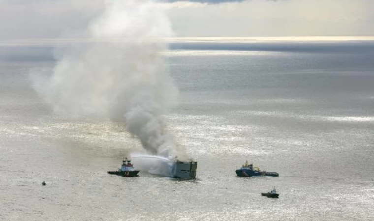 Hollanda’da kargo gemisindeki yangın hala söndürülemedi