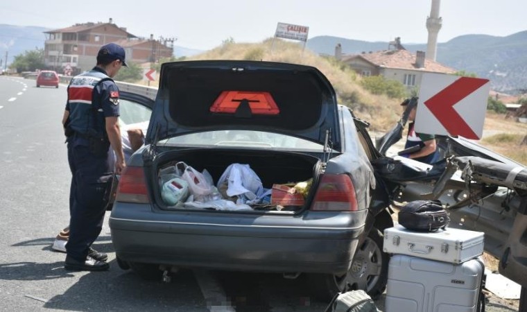 Hurdaya dönen otomobilde ağır yaralanan 14 yaşındaki kız yaşam savaşına yenik düştü