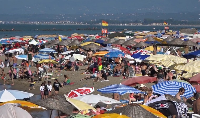 İğne atsan yere düşmez deyimi gerçek oldu: Tatilin tadını böyle çıkarttılar