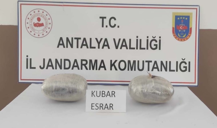 İki otomobilde 3 kilogram uyuşturucu ele geçirildi