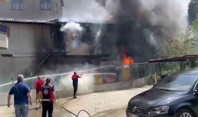 İkinci el satış yapan işyerinde yangın paniği