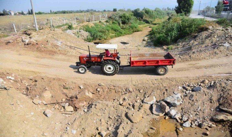 İncirliovada yıkılan köprüye “dolgulu” geçici çözüm