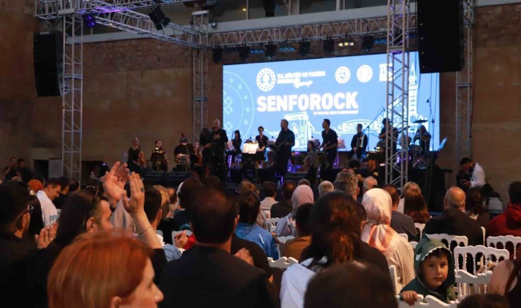 İshak Paşa Sarayında binlerce kişi “Senforock” konseri ile kendinden geçti