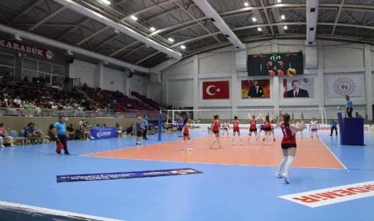 İşitme Engelli Kadın Voleybol Milli Takımı, turnuvaya galibiyetle başladı