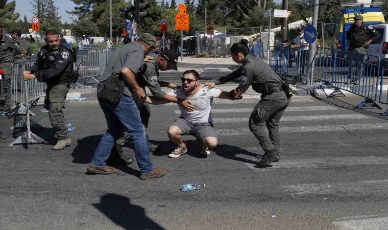 İsrail Meclisi, Yüksek Mahkemenin yetkisini sınırlandıran yasa tasarısını onayladı