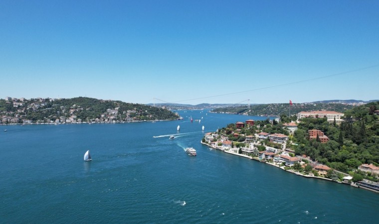 İstanbul Boğazında yelkenli şöleni