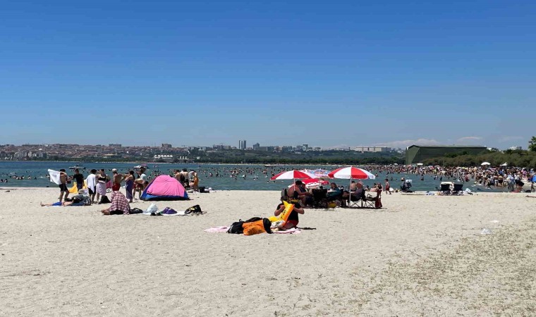 İstanbulda bayramın son günü plajlar doldu taştı