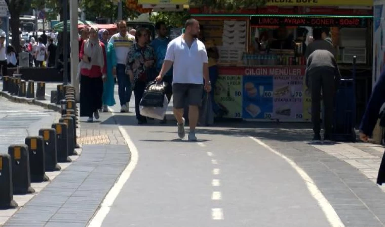 İstanbul’da bisiklet yolları bakımsız ve işgal altında