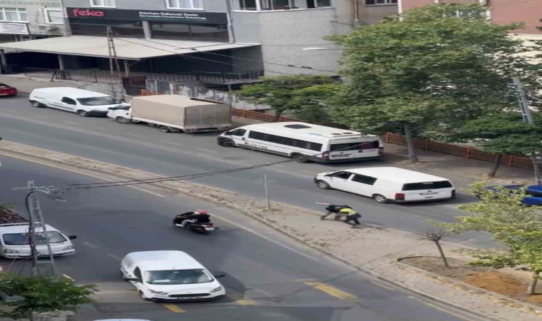 İstanbulda trafikte tekme ve yumruklu kavgalar kamerada