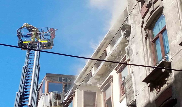 İstiklal Caddesinde yangın paniği