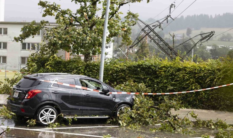 İsviçreyi fırtına vurdu: 1 ölü, 15 yaralı