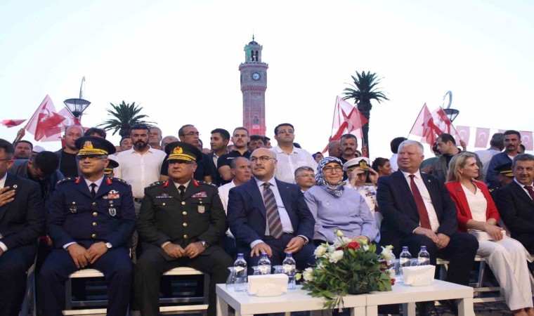 İzmirde 15 Temmuz Demokrasi ve Milli Birlik Günü anma etkinliği