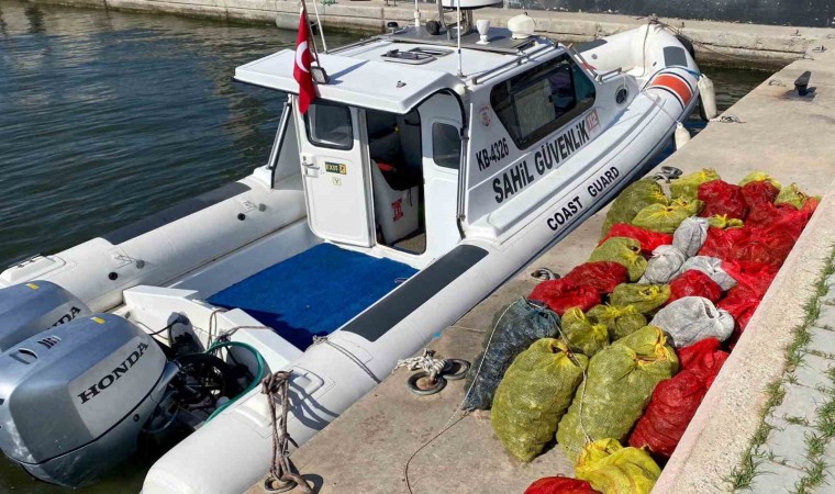 İzmirde kaçak avlananlar Sahil Güvenlike yakalandı