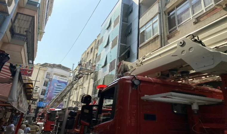 İzmir’de otelde yangın; 5 kişi dumandan etkilendi