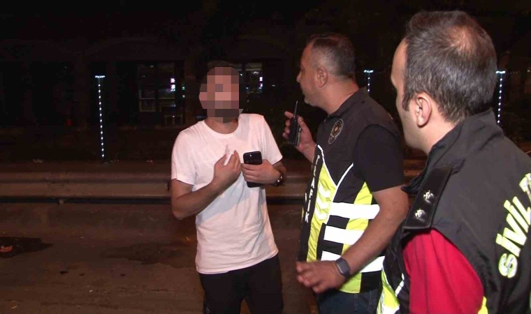 Kadıköyde denetime ehliyetsiz takılarak ceza yiyen sürücüden şaşırtan tepki: Ehliyetim var ama yanımda değil