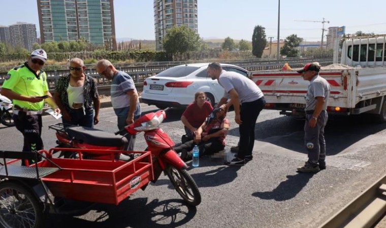 Kamyonet ile motosiklet çarpıştı, 2 kişi yaralandı