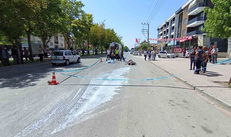 Kamyonun çarptığı motosiklet sürücüsü genç hayatını kaybetti