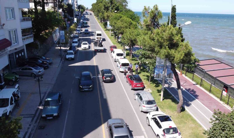 Karadeniz Sahil Yolunda yoğun trafik nedeniyle emniyetten sıkı tedbir